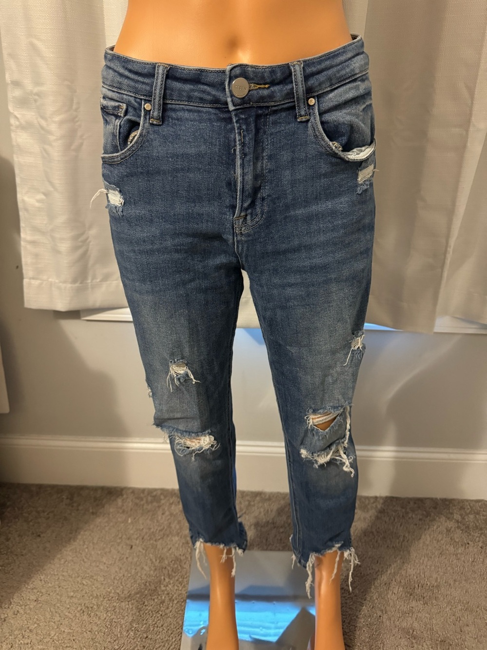 Cool Risen size 7 28 distressed blue denim ankle jeans women great